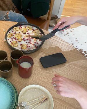 Ines Høysæter Asserson Instagram - GO’slo, ReykJAvik, HARDanger, GlasGLOW, og Stockholm(?).