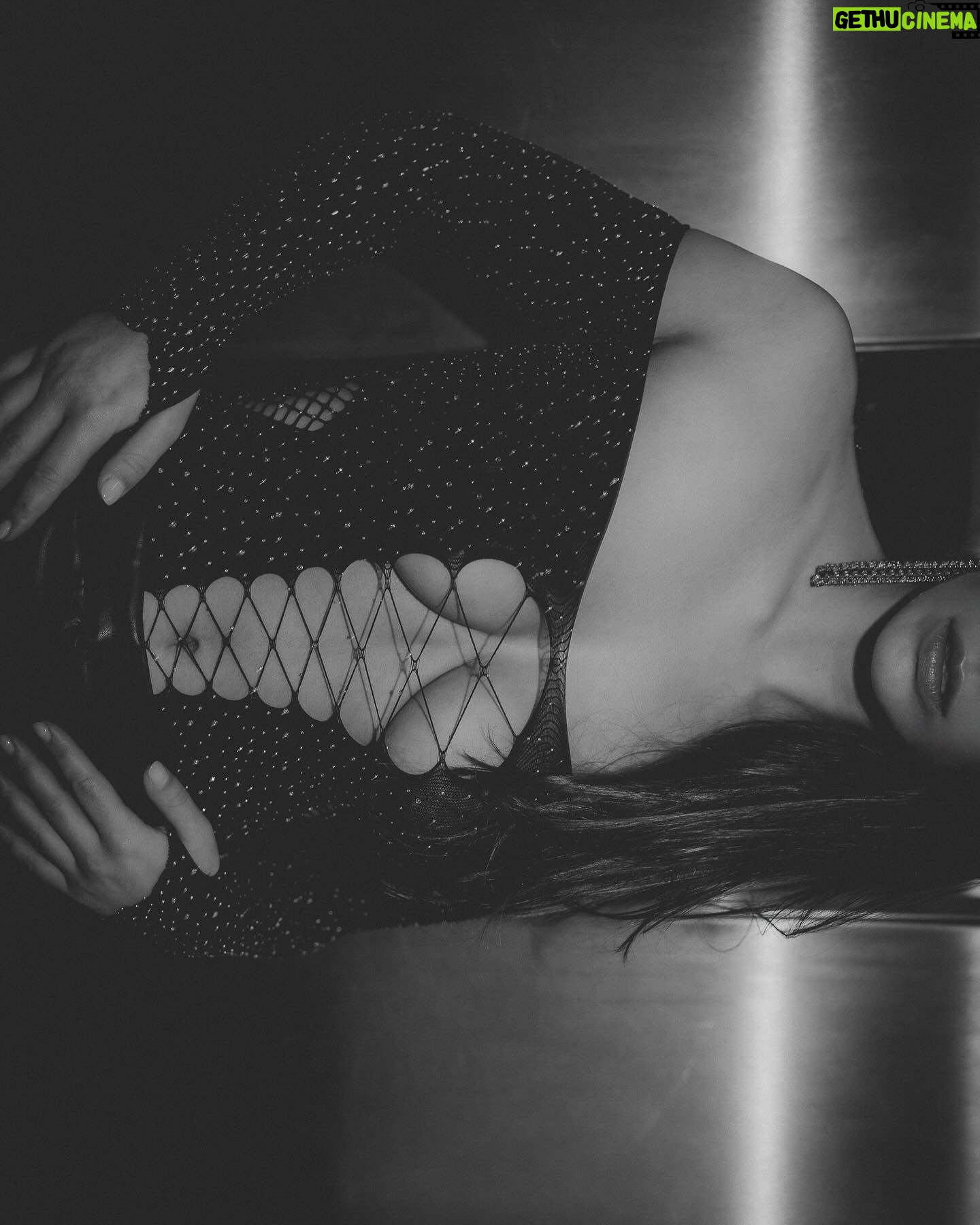 Inês Monteiro - 3K Likes - @inessofiamonteiro 🖤
.
.
.
#photooftheday #blackandwhite #portrait #flashphotography
