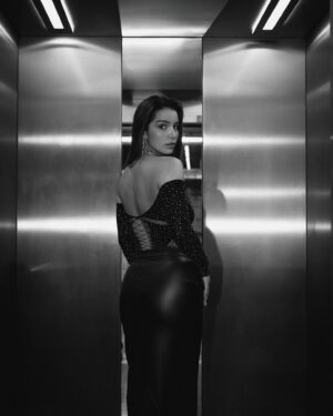 Inês Monteiro Instagram - @inessofiamonteiro 🖤 

.

.

.

#photooftheday #blackandwhite #portrait #flashphotography