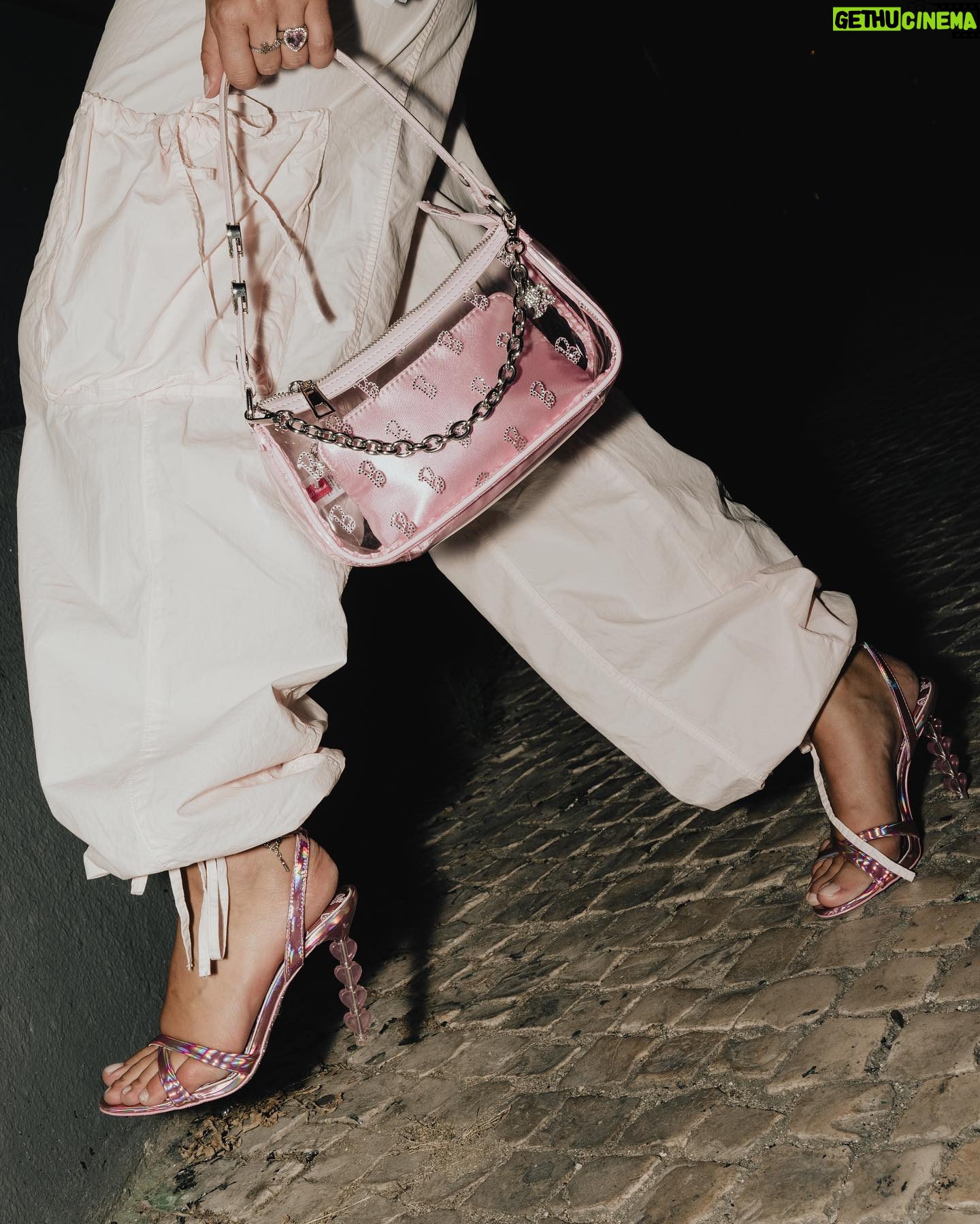 Inês Monteiro - 3 Likes - Pink Party Barbie with this cute collection from @aldo_shoes 💕
photo @cortalargo
styling @_sara.peterson_
hair & makeup @kayohenrique.pt