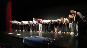 Inês Monteiro Instagram - Às vezes apetece desistir, às vezes desiste-se. Às vezes podemos voltar atrás e não desistir. Às vezes. Não se desiste. E consegue-se. Obrigada @act_escoladeactores por me receberes de volta e pela turma maravilhosa em que me inseriste ♥️