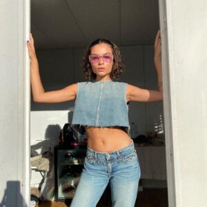 Inês Pires Tavares Instagram - Yes, I’m (trying to be) the cool girl backstage 🪐
