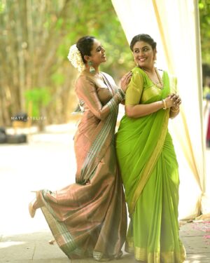 Ineya Instagram - Twinning n green 💚💚💚💚

#function #kerala #weddingseason #traditional #sisters #greensaree #fashionstyle #kasavusaree #pattusaree #love #ootd #sareestyling #coppersarees #silksarees 

💚💚💚💚💚💚💚