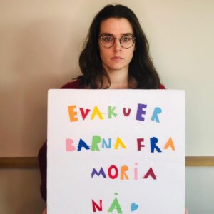 Inga Ibsdotter Lilleaas Instagram - @erna_solberg og @regjeringen, vis oss nå at de siste dagers empati, solidaritet og ansvar gjelder alle medmennesker og ikke bare oss selv. 
#evakuerbarnaframorianå