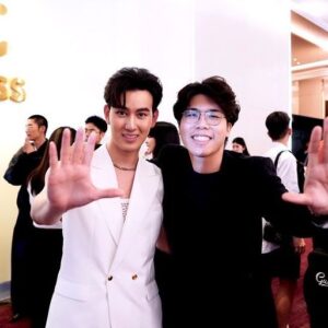 Ingkarat Damrongsakkul Instagram - ขอลงเก็บไว้ในฐานะนักแสดงคนหนึ่งและส่วนหนึ่งของภาพยนตร์เรื่องนี้ ส่วนตัวรู้สึกว่าได้สำเร็จขึ้นไปอีกขั้นนึงของชีวิตนักแสดงของผม การได้เล่นหนังจีดีเอชเป็นเหมือนความฝันที่อยากทำให้ได้ซักครั้งในชีวิต ครั้งนี้ถือเป็นก้าวเล็กๆที่มีความหมายกับผม ขอบคุณพี่ @attahem ที่ให้เกียรติผมมาแสดงเป็น "โอม" ในหนังเรื่องแรกของพี่ เป็นผลงานที่โคตรสุดยอดเลย ครั้งแรกจริงบ่นิ5555555555555 ยอมรับเลยว่าช่วงเวลาก่อนหน้านี้ที่ปิดตัวละครโอม ผมมีความรู้สึกอึดอัดและกดดันเยอะมาก เพราะผมคาดหวัง หวังว่าตัวละครที่ผมแสดงนั้นจะออกมาดี เป็นมนุษย์ชื่อโอมที่มีอยู่บนโลกจริงๆ ลุ้นอยู่ตลอด ผมดีใจนะที่ได้เป็นวัตถุดิบที่พี่หยิบมาใช้ในอาหารจานนี้ มันอร่อยสุดๆเลยพี่ ขอบคุณเพื่อนนักแสดงทุกคนนะที่แม้จะเจอบ้างไม่เจอบ้าง5555555555555 ทุกคนคือเก่งกันมากนะ อยากจะติดตามรอดูผลงานอื่นๆอีก ไม่ว่าจะด้านเพลงหรือด้านการแสดงก็ตาม ขอบคุณเพื่อนๆทุกคน คนรู้จัก ครอบครัว รุ่นพี่ รุ่นน้อง แฟนคลับทุกคน ที่เข้ามาชมมาทักมาพูดคุยถึงเรื่องนี้ ถึงบทนี้ ขอบคุณมากนะ สิ่งเหล่านี้เหมือนเป็นกำลังใจให้ผมอยากที่จะแสดงให้ดีและพัฒนาต่อไปเรื่อยๆ ต้องขอบคุณทุกคนมากจริงๆ รักนะครับบบ #เพื่อนไม่สนิท #NOTFRIENDS