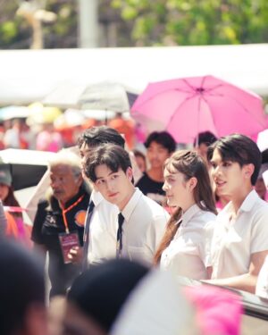 Ingkarat Damrongsakkul Instagram - ดีใจที่ได้เป็นส่วนหนึ่งของงานครั้งนี้นะคั้บบ🫶🏻หัวใจน้องพี่สุดๆ

ขอบคุณพี่ฟิลสำหรับภาพสวยๆนะครับบบ @phil_siri 
#งานฟุตบอลสานสัมพันธ์จุฬาธรรมศาสตร์ #cutuunityfootballmatch2024