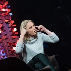 Ingrid Bolsø Berdal Instagram - Hvem vet hva som foregår i mitt hode her. Forhåpentligvis kommer svaret i fredagens Lindmo på NRK. At Sonja Wigerts innsats under krigen nå endelig blir kjent med filmen «Spionen» er stort. Men vil også si at det er gedigent at Karsten Warholm kalte meg «helten min fra Fritt Vilt». @kwarholm @nrklindmo @nordiskfilmnorge @fireogenhalvfilm
.
📷@juliamarienagle