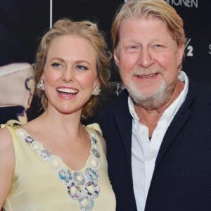 Ingrid Bolsø Berdal Instagram - I kveld har «Spionen» premiere over hele landet. Jeg er så glad for at den dramatiske historien om Sonja Wigert nå blir fortalt. Vi hadde herlig festpremiere på onsdag, så gøy å dele opplevelsen med gode kolleger Alexander Scheer og Rolf Lassgård 😊
..
Kjole av supreste Tina Haagensen, sminke og hår av aller fineste Siw Jærbyn.
..
@tina_haagensen
@fireogenhalvfilm @nordiskfilmnorge ..
Premiere of the Norwegian second world war film «The Spy» today!