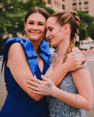 Ingrid Michaelson Instagram - Let’s write more musicals @funstetter so we can keep doing wedding shoots.