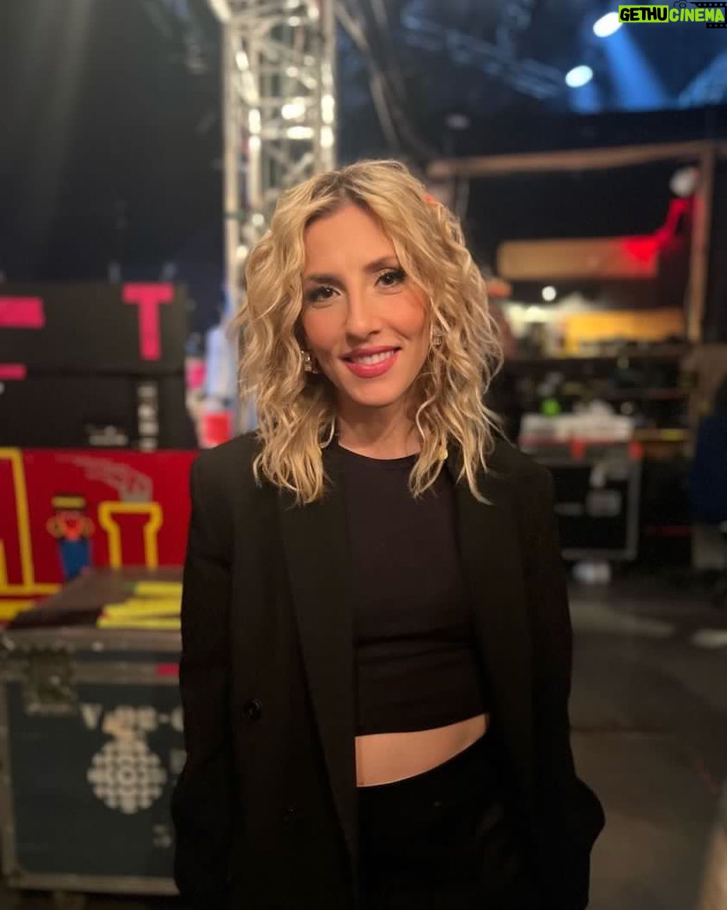 Ingrid St-Pierre - 1.2K Likes - J’ai chanté du Plume ce soir pour les fantastiques Denis Drolet que j’adore! Tsé!!
Maquillage @etiberger
Coiffure et photo @feliccio.hair
@endirectdelunivers