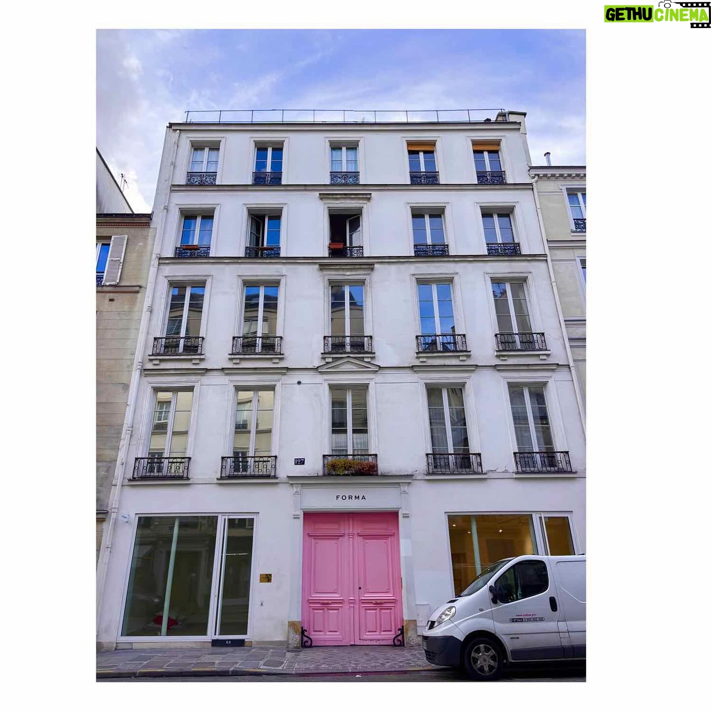 Ingrid St-Pierre - 399 Likes - Un carrousel très doux… parce que nécessaire.
🌸🎈🩷 #paris #printemps