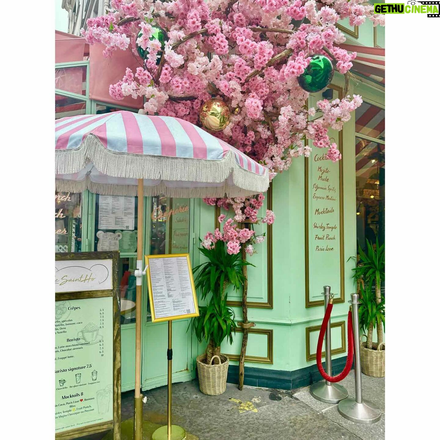 Ingrid St-Pierre - 399 Likes - Un carrousel très doux… parce que nécessaire.
🌸🎈🩷 #paris #printemps
