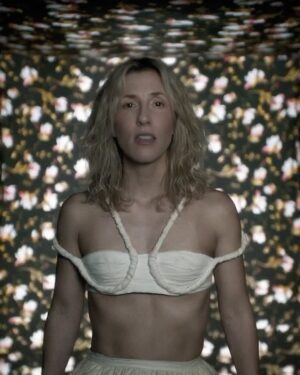 Ingrid St-Pierre Instagram - Demain, le clip 
✨REINES ✨
Réalisation : @farleymarianne 
Direction photo : André Dufour
Conception artistique : Yola van Leeuwenkamp @couleuryola 
Assistante directrice artistique : Mathilde Prud’Homme
Assistant caméra : Lawrence Labeau
Chef électro : Léandre Mineau St-Pierre
Chef machino : Tommy Bellefeuille
Swing : Annick Sauvé
Coiffure et Maquillage : Soraya Qadi @soraya.qadi 
Stylisme : Olivia Leblanc @olivia_leblanc 
Habilleuse : Indiana Bourassa-Petit @indiannna 
Techniciens décor : Mathilde Prud’Homme & Patrick Renaud
Mains : Patrick Renaud & Edgar Nzeyimana
Montage : Élie Veilleux
Colorisation : Éric Gaudry
Production déléguée : Veronique Vigneault
Producteur : @simonerecords