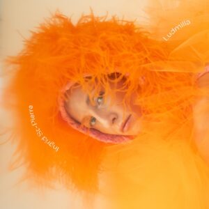 Ingrid St-Pierre Instagram - 🧡 Ludmilla, demain 🧡

@justedufeu 
@monsemuro crédits photo
@xaviercyr stylisme D.A
@bel.campo graphisme 
@ashleydiabo  CCM
@tristanrehel conception costume