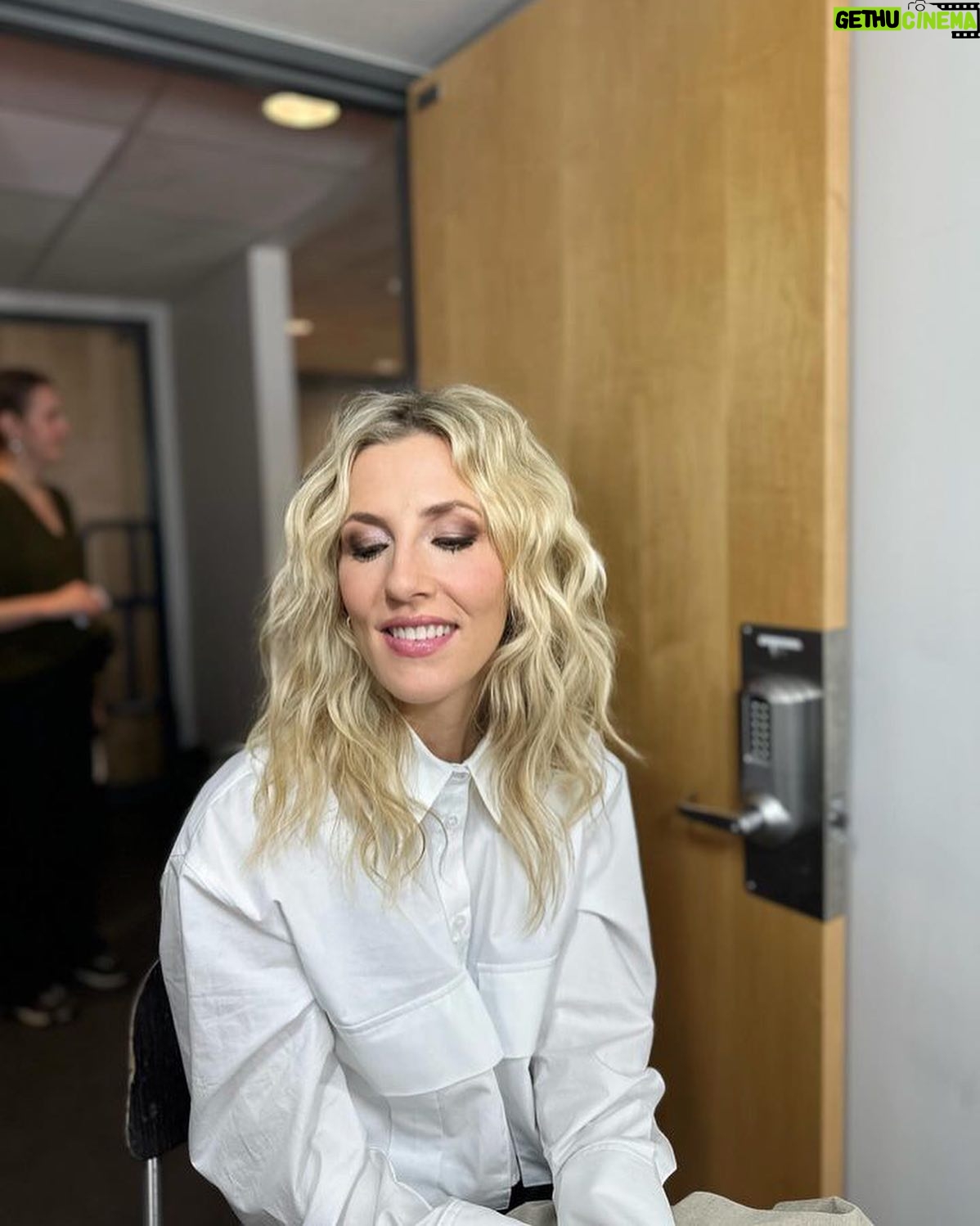 Ingrid St-Pierre - 480 Likes - Tournage ADISQ 🤍 pour Retour vers la culture !
Coiffure @andrew.gilbertt
Maquillage @susanmoralesmakeup
Couleur @marcuuus
Crédits photos @andrew.gilbertt
🤍