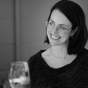 Ingrid St-Pierre Instagram - C’est une fort jolie série de spectacles qui se termine dans la lentille bienveillante de mon talentueux ami @sergebeauchemin. Quel bonheur immense que de retrouver la scène, les chansons magnifiées par ma meilleure amie sublime et précieuse @camille.esca. Merci pour tout, je ne trouverai jamais les mots justes pour vous dire à quel point il est grand le privilège d’écrire des chansons qui vivent désormais  dans vos maisons.  Merci 🤍
Crédits photos @sergebeauchemin