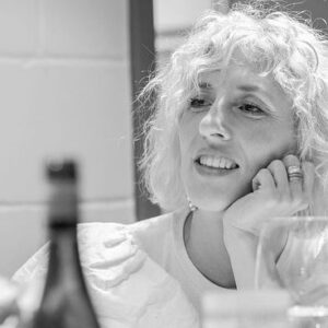 Ingrid St-Pierre Instagram - C’est une fort jolie série de spectacles qui se termine dans la lentille bienveillante de mon talentueux ami @sergebeauchemin. Quel bonheur immense que de retrouver la scène, les chansons magnifiées par ma meilleure amie sublime et précieuse @camille.esca. Merci pour tout, je ne trouverai jamais les mots justes pour vous dire à quel point il est grand le privilège d’écrire des chansons qui vivent désormais  dans vos maisons.  Merci 🤍
Crédits photos @sergebeauchemin