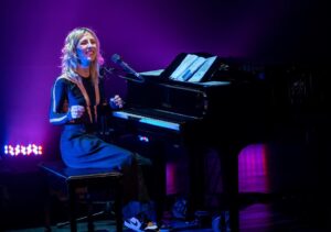 Ingrid St-Pierre Instagram - C’était une bien jolie première soirée de tournée hier au @theatredumarais à Val-Morin :) merci ! 

À samedi prochain, Brossard ! 🤍

Photos André Chevrier