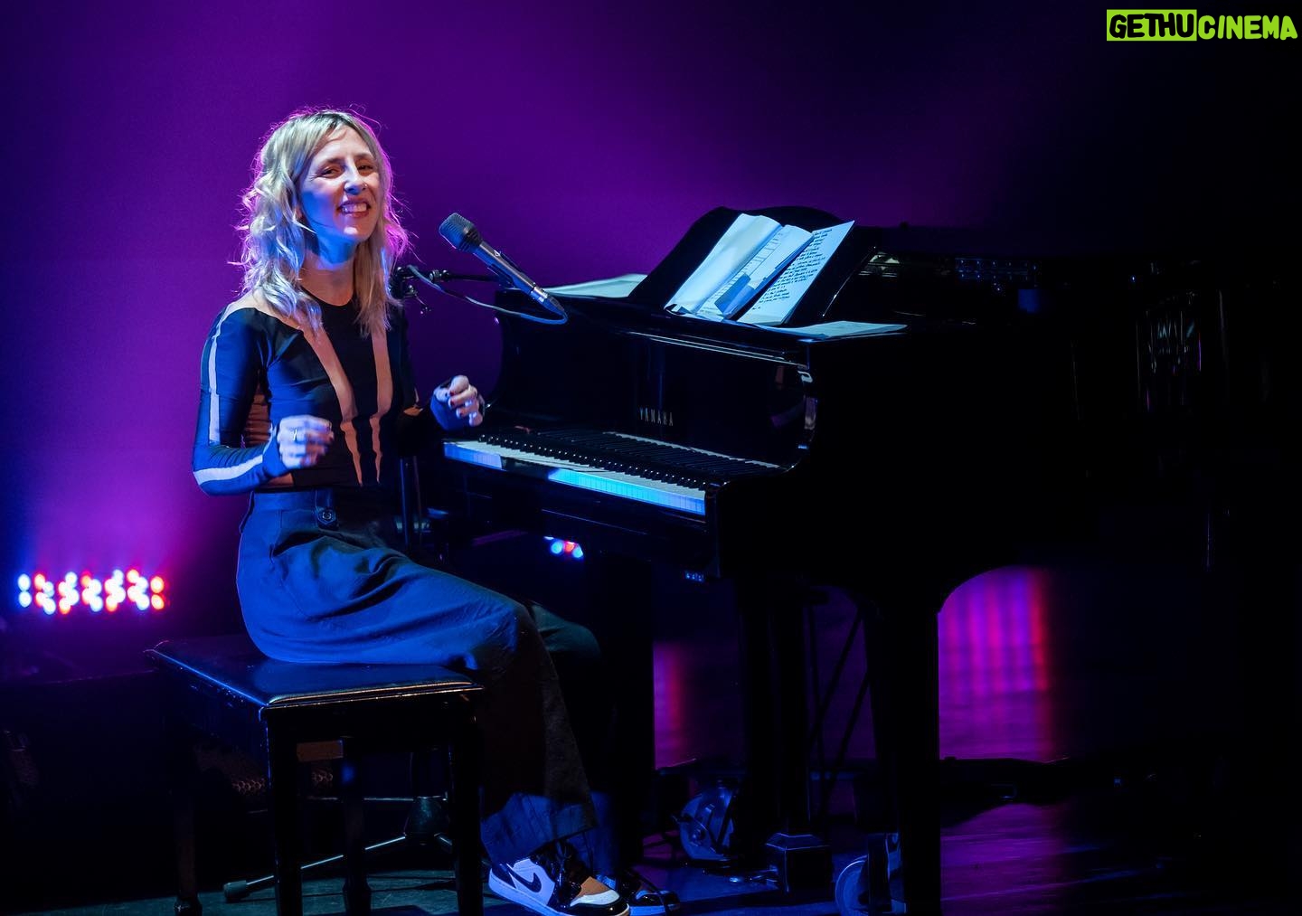 Ingrid St-Pierre - 529 Likes - C’était une bien jolie première soirée de tournée hier au @theatredumarais à Val-Morin :) merci !
À samedi prochain, Brossard ! 🤍
Photos André Chevrier