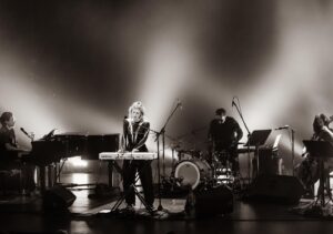 Ingrid St-Pierre Instagram - C’était une bien jolie première soirée de tournée hier au @theatredumarais à Val-Morin :) merci ! 

À samedi prochain, Brossard ! 🤍

Photos André Chevrier