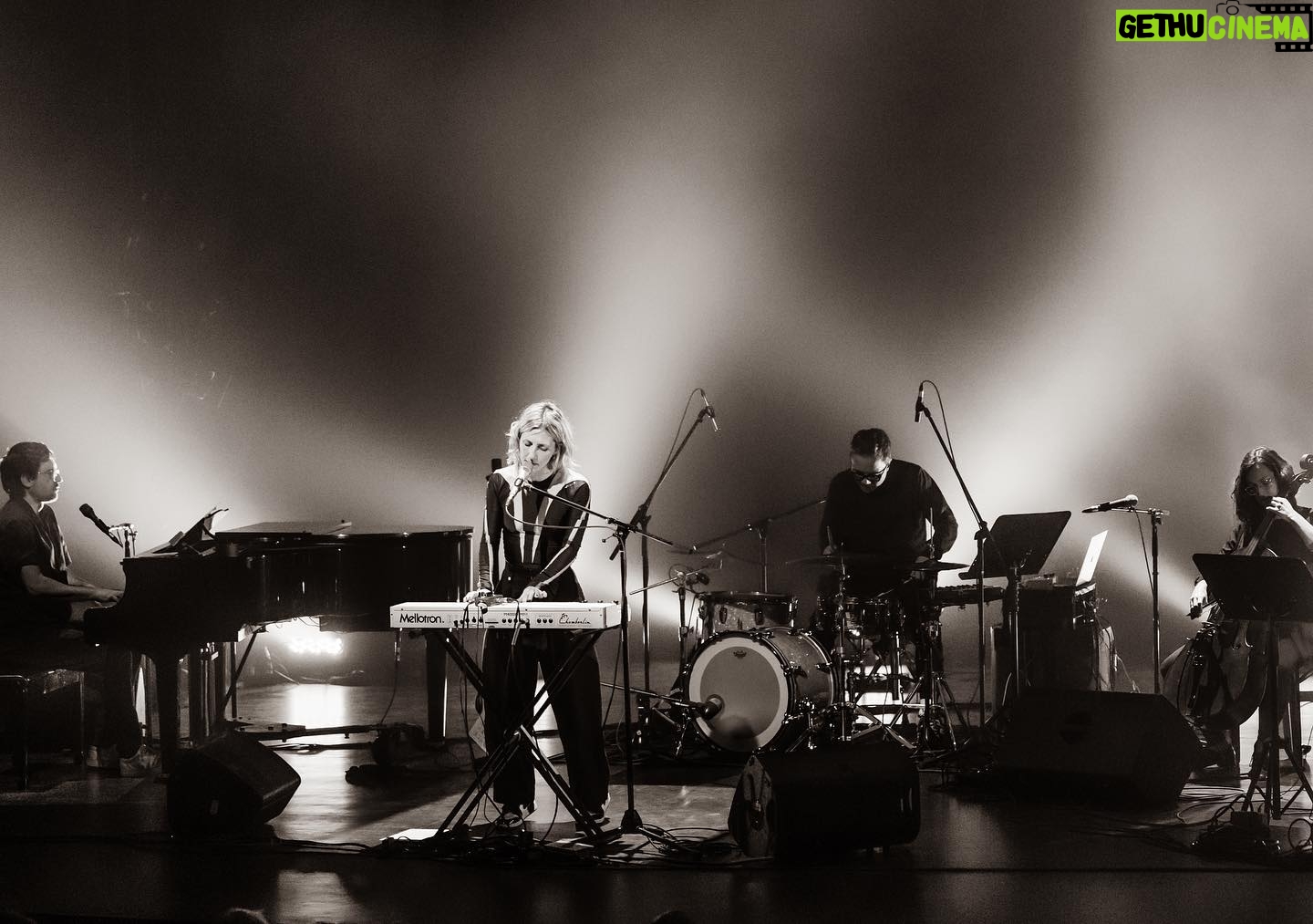 Ingrid St-Pierre - 529 Likes - C’était une bien jolie première soirée de tournée hier au @theatredumarais à Val-Morin :) merci !
À samedi prochain, Brossard ! 🤍
Photos André Chevrier