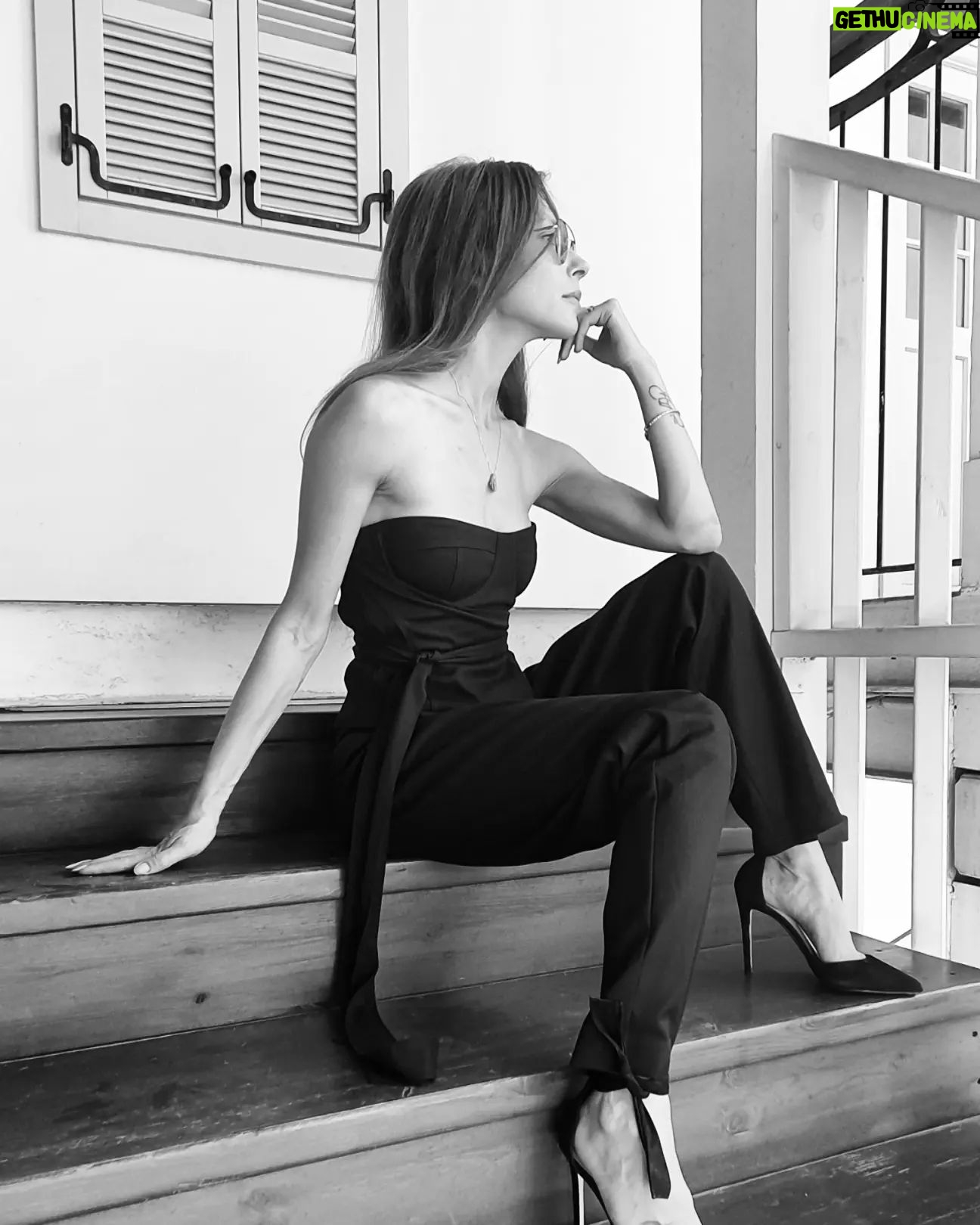 Inna Bakelman - 606 Likes - לוקים שלבשתי לחתונות לאחרונה שעודדו אותי לחיות בסרט שאני חיה בו.
הכלות אגב היו אגדיות אבל הלקט הוא רק שלי 😚