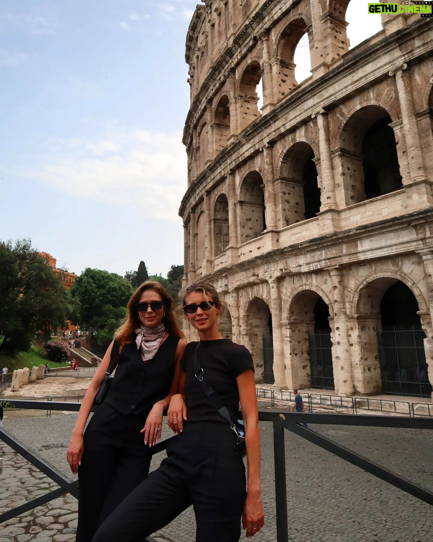 Inna Bakelman - 3 Likes - Rome I'm in love ❤️⚘️🌹
עיר שגרמה לציניות קצת להתפוגג ולאהבה לצוף למעלה מחדש. גם חברה שלי עזרה לשני הדברים לקרות @sashagreenberg 🥲
אהה ותמונה אחרונה תספר לכם את כל האמת עלי ועל מה שעושה לי טוב.