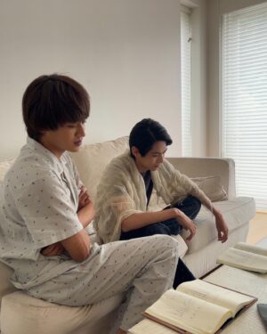 Inoue Sora Instagram - ・
この前アンケートとった写真たち。

1枚目　笑顔
2枚目　りおとの写真(セリフ合わせ)
3枚目　私服
4枚目　自撮り
ですね。

なんかプライベート投稿お久しぶりな気が。
何枚目が1番良いですか？😏