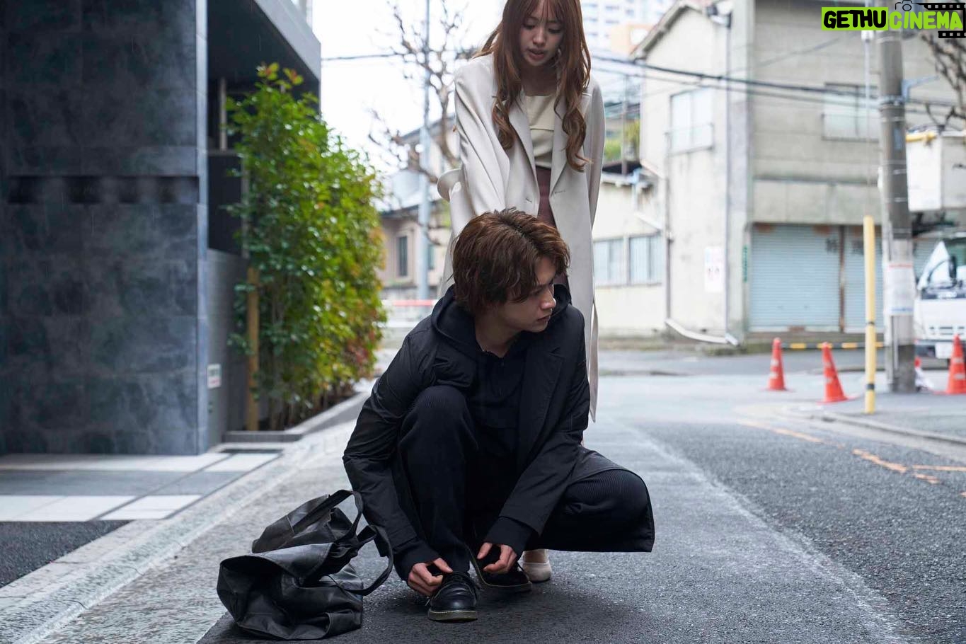 Inoue Sora - 11K Likes - ・
ドラマ『#ガチ恋粘着獣 』
第3話放送、ありがとうございました。
いかがでしたか?
スバルがヒナを、たくさんの人を傷つけたのは事実で、それでも最後までヒナは好きって思い続けてくれて。。
スバルを演じる上でも思うことがたくさんありました。
何をしても愛し続けてくれる人がいる。これを当たり前だと思わないようになってほしいですねスバルくん😢笑
これからのスバルの成長をどうか温かい目で見守ってください☺️
はい!!!
スバル編は第3話で終了です。
これからまだまだたくさんの獣が出てきます。
そしてスバルの成長も!?!?笑
4話以降もお楽しみに😏🙇🏻♂️
#ガチ恋粘着獣 #コズミック
@gachikoi_drama
あ、スバルくん会議しましょう。笑