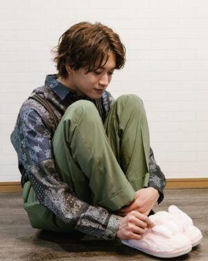 Inoue Sora Instagram - ・
スバルのスリッパはうさぎです。
かわいいもの、甘いものが大好きなスバル君です。

#ガチ恋粘着獣 #コズミック 
@gachikoi_drama 

ABC テレビ (関西)  4 月 9 日スタート 毎週日曜よる 11 時 55 分
テレビ朝日 (関東)  4 月 8 日スタート 毎週土曜深夜 2 時 30分