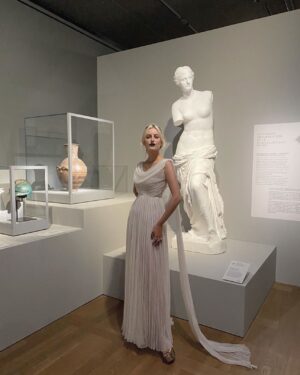 Ioanna Gika Instagram - Thank you to the Louvre and the Greek Ambassador, Her Excellency Madame Aghi Balta for inviting me to the opening of the new exhibit, ‘Paris-Athens, The Birth of Modern Greece.’ Congratulations to the new president of @museelouvre ,  Laurence Des Cars, the first female president of the institution in 228 years. This year marks the 200th anniversary of the beginning of the Greek Revolution, and the anniversary of the arrival of the Venus de Milo. An occasion celebrated reverentially. Thank you @dior for the gown, @alineds75 for putting it all together with the best eye, @benjamin_maquilleur pour le maquillage 📷📷 @dafni.arvaniti and @sneakyaliki 💙 @aghibalta