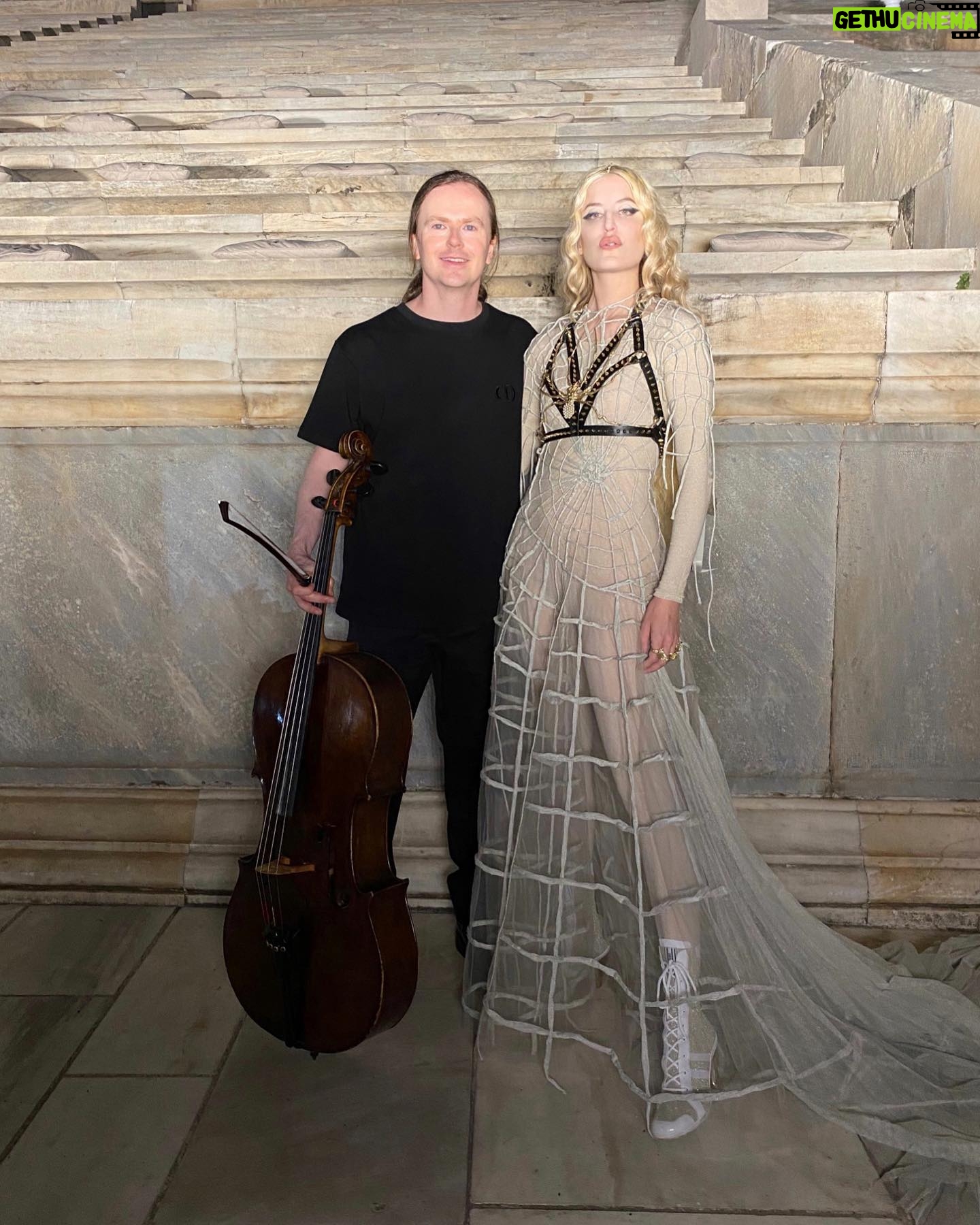 Ioanna Gika - 2.4K Likes - It was such a pleasure to perform with Oliver Coates for the @dior 2022 cruise presentation in Athens, Greece. A few short months ago I put a song of his on a playlist, not knowing that soon after we would be joining forces.
Oliver and the City of Athens Symphony Orchestra @opanda.gr breathed life into my album Thalassa (5 songs of the night, one of which was new!) in a way that moved me very deeply. The order of my songs was Thalassa, a new song, Swan, Messenger, Roseate, as the beautiful creations of @mariagraziachiuri made their way around the stadium.
Many thanks to @ollycoates for working with me, conducting, playing the cello with great intuition, and beautifully presenting his material, as well as Arca’s, and to @michelgaubert and @theeryanaguilar for music supervision, and Ryan for the 📷.
Full music show credits in my earlier post, but thank you also to Leo Ross for being a great talent, Alain for sonic majesty, City of Athens Symphony Orchestra @opanda.gr , @timothywilliamsofficial for his lightning speed arrangements, @mattcohenmusic for notations and assistance, @chriselmsmusic for many strengths, and everyone who made this possible. As a special bonus, I went to the oracle and put a curse on all your enemies. Love u!!