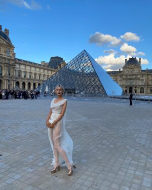 Ioanna Gika Instagram - Thank you to the Louvre and the Greek Ambassador, Her Excellency Madame Aghi Balta for inviting me to the opening of the new exhibit, ‘Paris-Athens, The Birth of Modern Greece.’ Congratulations to the new president of @museelouvre ,  Laurence Des Cars, the first female president of the institution in 228 years. This year marks the 200th anniversary of the beginning of the Greek Revolution, and the anniversary of the arrival of the Venus de Milo. An occasion celebrated reverentially. Thank you @dior for the gown, @alineds75 for putting it all together with the best eye, @benjamin_maquilleur pour le maquillage 📷📷 @dafni.arvaniti and @sneakyaliki 💙 @aghibalta