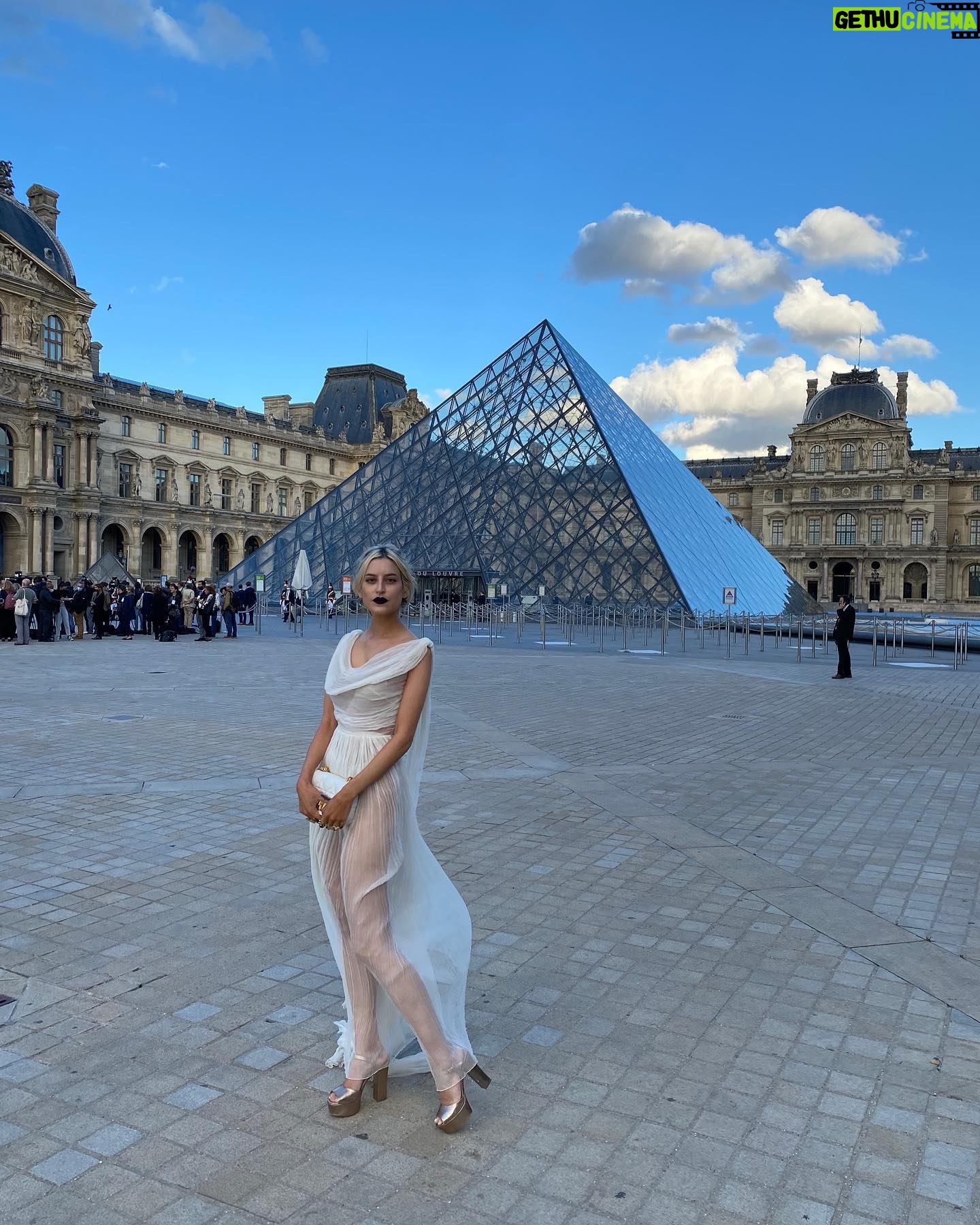 Ioanna Gika - 3.6K Likes - Thank you to the Louvre and the Greek Ambassador, Her Excellency Madame Aghi Balta for inviting me to the opening of the new exhibit, ‘Paris-Athens, The Birth of Modern Greece.’ Congratulations to the new president of @museelouvre , Laurence Des Cars, the first female president of the institution in 228 years. This year marks the 200th anniversary of the beginning of the Greek Revolution, and the anniversary of the arrival of the Venus de Milo. An occasion celebrated reverentially. Thank you @dior for the gown, @alineds75 for putting it all together with the best eye, @benjamin_maquilleur pour le maquillage 📷📷 @dafni.arvaniti and @sneakyaliki 💙 @aghibalta