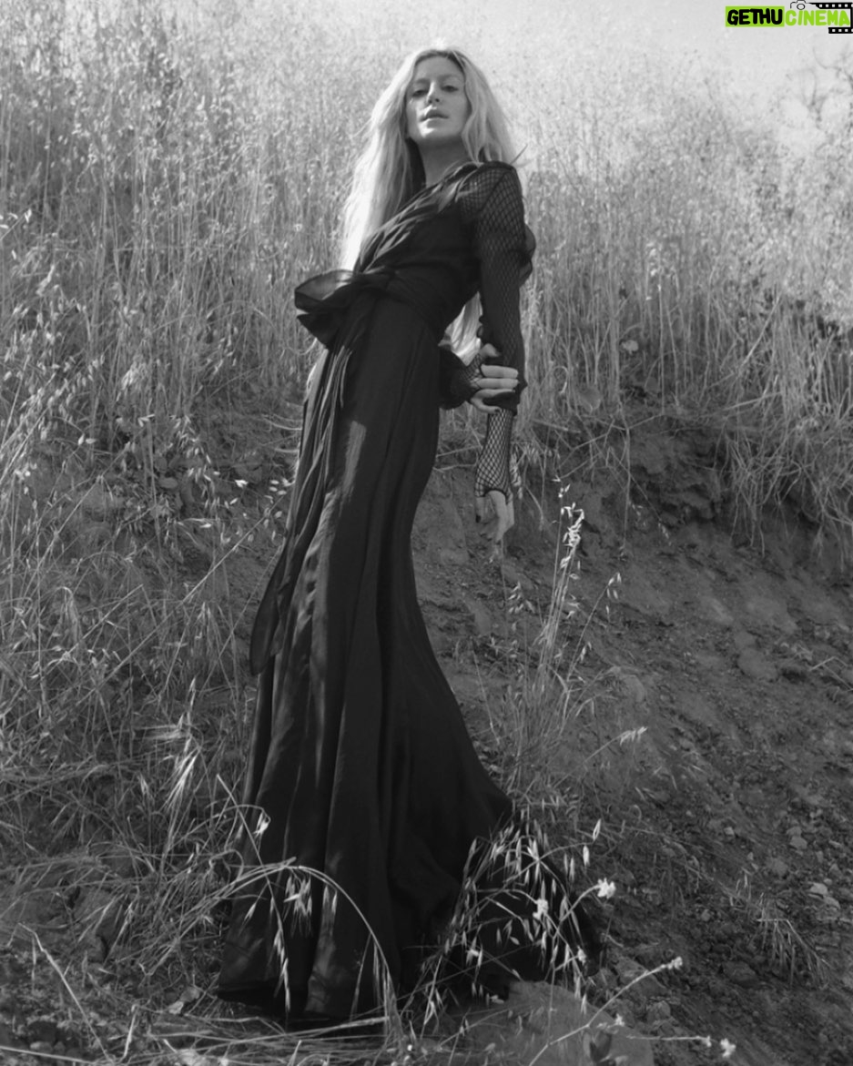 Ioanna Gika - 1.5K Likes - ⌇ THANKS ⌇ Guardian for putting ‘Roseate’ in your Best Songs Of 2019 list @guardian full playlist in bio. And thanks to everyone who put my songs on end of year lists, personal playlists, purchased the record, took time with the lyrics, and attended the tours. Good news coming. 📷 by @jasperrischen