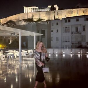 Ioanna Pappa Instagram - Στο πάρτυ της @voguegreece κάτω από την Ακρόπολη @theacropolismuseum  με @erifillinikolopoulou #2023 #erfilliatelier #erifillihautecouture @armanibeauty