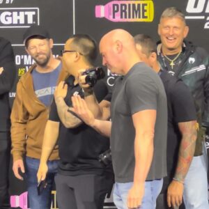 Ion Cuțelaba Instagram - Dana White was left green-handed by The Hulk @ioncutelaba at #UFC299 faceoffs 😂

🔗 FULL VIDEO IN BIO