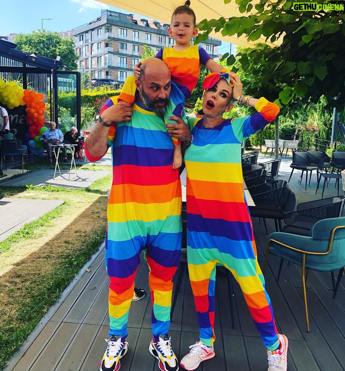 İpek Tanrıyar - 433 Likes - Ve Aras 2 yaşında🌈🌈🌈 konsept by @babyzeynoss Şahane tulumlarımız için çoookk teşekkür ederiz❤️rengarenk bir ömrün olsun canım oğlum💋🦋 #aras2yaşında #gökkuşağı #annebababebekkombini @muratevler @evleraras