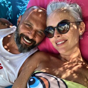 İpek Tanrıyar Instagram - Tbt’lerin en güzeli ❤️❤️❤️ Eşim,nefesim,yaşama sebebimmmmmmm.. Hep iyi ki dediğimmmm 💕 @muratevler #bodrum #2019 #gölköy #tbt 🧿🧿🧿🧿🧿🧿🧿🧿🧿🧿