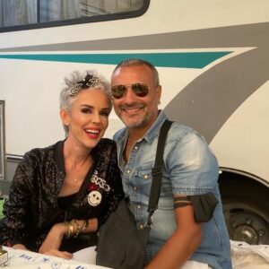 İpek Tanrıyar Instagram - Bir kare daha anılarımızda var olmak üzere şuracıkta dursun..Ne özlemişiz şahane işlerimizi..Şükür kavuşturana @soner.karadag  #karacakılavuzkeşkekşenliği #sahne #sunum #yolarkadaşım #tekirdağ #süleymanpaşabelediyesi