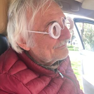 İpek Tanrıyar Instagram - Göz kapağı ameliyatına son😂 videoyu yarım paylaşmışım,buyrun merak ettikleriniz.. @feyzullahtanriyar iftiharla sunar..Göz kapağı kaldıran gözlük.. her renk sipariş alınır.Fiyat için dm lütfen😄 #gözkapağıameliyatı #ameliyatsızgözkapağıkaldırma #feyzo #pasaklıfeyzo