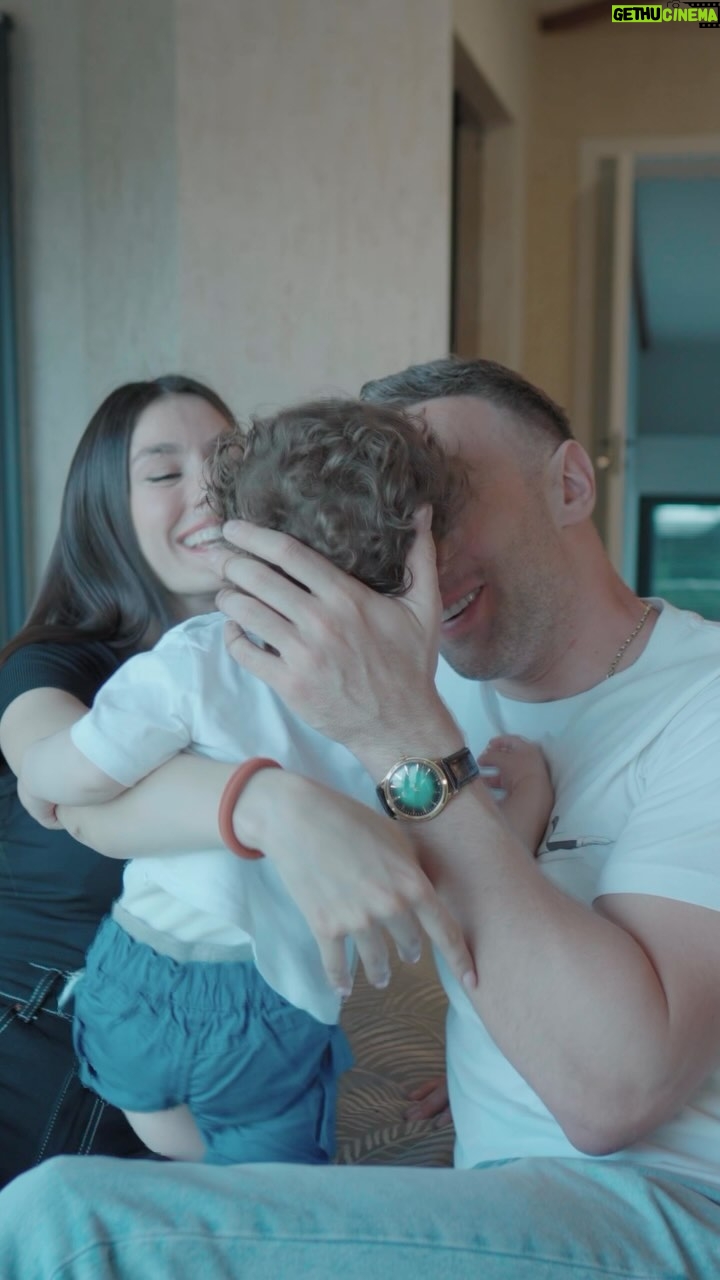 Irakli Makatsaria - 6.4K Likes - დავიწყეთ ნეუტრადერმის ბავშვის მოვლის პროდუქციის გამოყენება, რომელიც ფარმსახლის აფთიაქებშია. აქვს ყველაფერი, პატარების სრულყოფილი მოვლისთვის და რაც მთავარია, სრულიად უსარფრთხოა ბავშვის მგრძნობიარე კანისთვის🤍
@pharmhouse.pharmacy