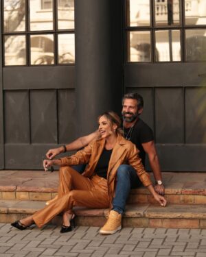 Iran Malfitano Instagram - 🤜🏻🤛🏻 super gêmeos ativar kkkk ( e não, não somos gêmeos ! Já vou avisar pq já viu né ) kkkk #foto #fotografia #moda #irmã #familia #sanguedomeusangue