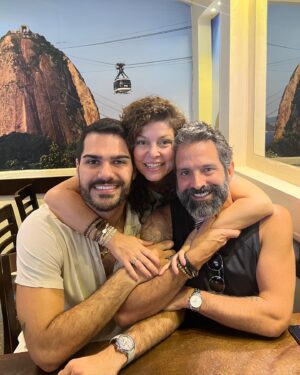 Iran Malfitano Instagram - E hoje teve uma visita mais que especial do nosso padrinho @shay.hb …. colocamos o papo em dia e matamos um pouco a saudade !!! Oh happy day !!!