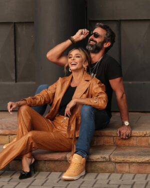 Iran Malfitano Instagram - 🤜🏻🤛🏻 super gêmeos ativar kkkk ( e não, não somos gêmeos ! Já vou avisar pq já viu né ) kkkk #foto #fotografia #moda #irmã #familia #sanguedomeusangue