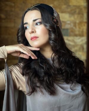 Irana Kerimova Instagram - 24 oktyabr saat 19:00-da Azərbaycan Dövlət Akademik Musiqili Teatrında dahi bəstəkar Üzeyir Hacıbəylinin “Leyli və Məcnun” muğam operasının və böyük mütəfəkkir Məhəmməd Füzulinin “Leyli və Məcnun” poemasının motivləri əsasında rejissor Samir Qulamovun librettosu və quruluşunda hazırlanan eyniadlı tamaşanın premyerası olacaq. 
Dərin fəlsəfi məna kəsb edən klassik əsər yeni rejissor yozumuna əsasən orijinallığını saxlasa da, fərqli təqdimatı ilə təkcə Musiqili Teatrın tarixində deyil, Azərbaycan teatr tarixində bir ilkdir.
Tamaşanın bədii rəhbəri Akademik Musiqili Teatrın direktoru, Əməkdar incəsənət xadimi, fəlsəfə doktoru Əliqismət Lalayev, quruluşçu dirijoru Əməkdar İncəsənət Xadimi Fəxrəddin Atayev, quruluşçu baletmeysteri Əməkdar artist Emin Əliyev,quruluşçu rəssamı Vüsal Rəhim, xormeysteri Əməkdar artist Vaqif Məstanov, muğam ifası üzrə məsləhətçisi Xalq artisti Səkinə İsmayılova, solo tar ifaçısıları Əməkdar artist Elxan Mansurov, gənc ifaçılar Səxavət Məmmədov, Cahid Əlizadə, konsertmeysteri Fidan Əliyeva, rejissor assistentləri Prezident mükafatçısı Əmrah Dadaşov və Sevinc Məmmədovadır.

Qeyd: Tamaşanın növbəti nümayişi 18 noyabr saat 19:00-da olacaq.  @akademik_musiqili_teatr. @qulamovsamir