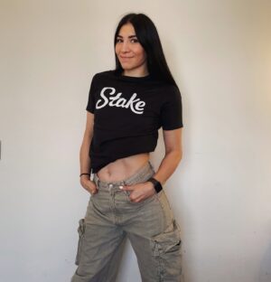 Irene Aldana Instagram - UFC 302 ! 
Ya apostaron con @stake ?? 
Rrrrecuerda usar mi código [ Aldana ] ‼️💰

Quién gana ?? 
Seguro va a ser muy buena pelea 🔥
