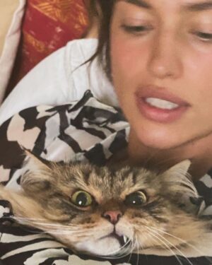 Irina Shayk Instagram - Watch out for KITTY CATSSS 🐈‍⬛🐈‍⬛