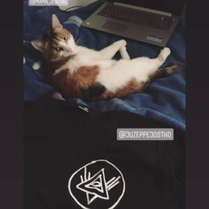 Irina Tolmatskaya Instagram - Благодарю вас ,мои добрые люди ,за поддержку, надеюсь это не последний мерч....Ваша Ирина Анатольевна. Спасибо большое @knarasinger_official ❤ Костя❤