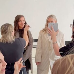 Iris de Graaf Instagram - De afgelopen weken stonden in het teken van veel ochtenddiensten bij de @nos, schrijven aan m’n boek, shooten voor @voguemagazine & talks bij @collegetour_nl - maar vooral van de liefde vieren met m’n lievelingsmensen 😌🤍 wát een contrast met vorig jaar deze tijd, toen ik op en stel en sprong Rusland moest verlaten. Veel moeilijke keuzes gemaakt en hard gewerkt aan een nieuw leven opbouwen in Nederland - feels like it finally pays off ✨ #blessingsonblessingsonblessings